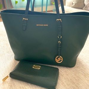 Michael Kors Tote & Wallet:GREEN w/gold hardware